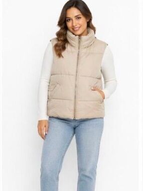GAP Women's Light Tan Quilted Vest